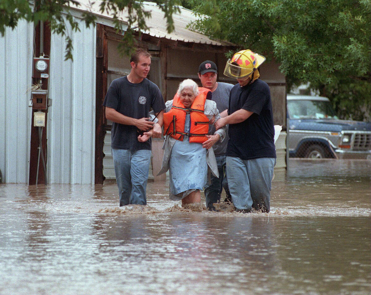 1998 flood brought death and devastation to the San Antonio area