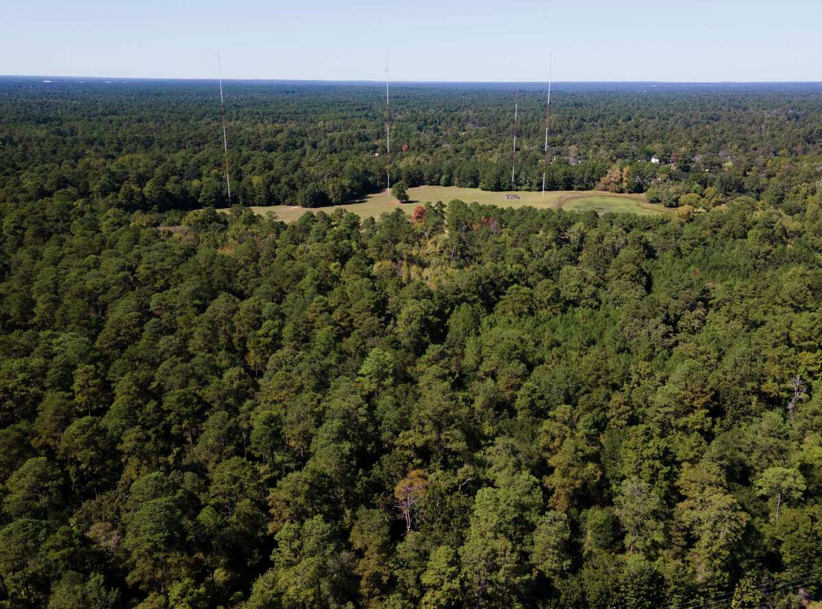 A tract of land in The Woodlands is planned for development following the recent approval of an agreement between Municipal Utility District No. 39 and the city of Conroe. The 126-acre tract at FM 2978 and Woodlands Parkway is being developed by the Howard Hughes Corp. along with 26 acres of discontinuous commercial land on FM 1488 near Texas 242. 