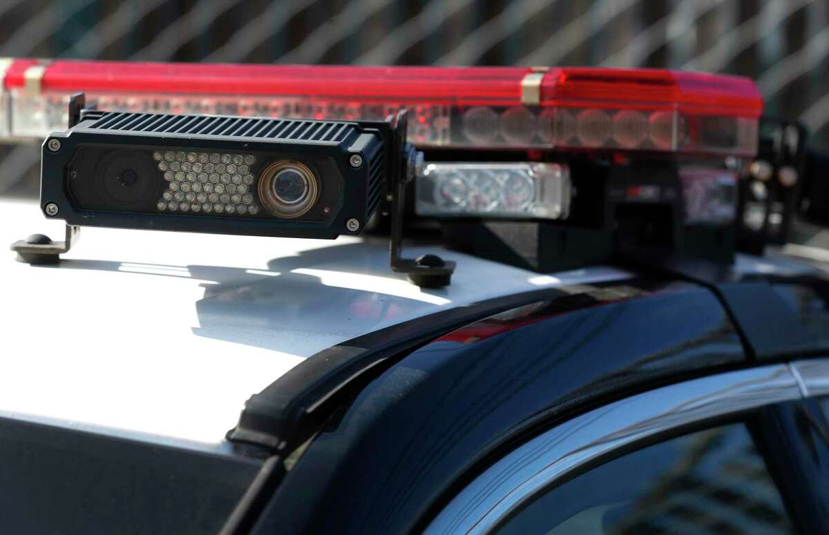 2月2日(星期五)，在加利福尼亚州阿拉米达，一辆警车的车顶安装了移动车牌识别器。