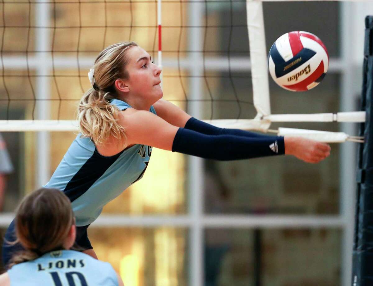Lake Creek's Lauren Hilty (7) returns a hit in the first set of a District 21-5A high school volleyball match at Lake Creek High School, Tuesday, Oct. 18, 2022, in Montgomery.