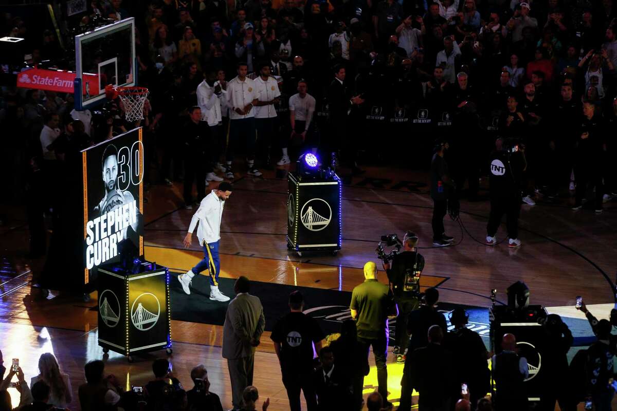 Warriors unveil championship ring with yellow diamonds, secret