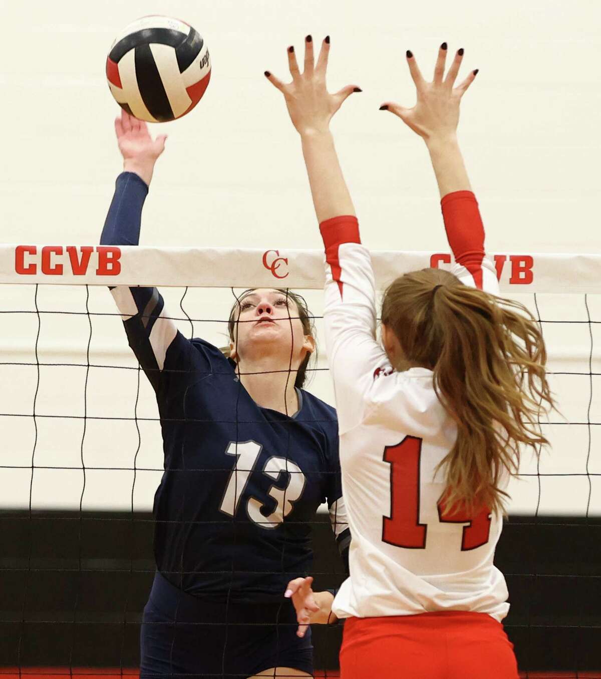 Smithson Valley volleyball pulls into tie for first in 26-5A