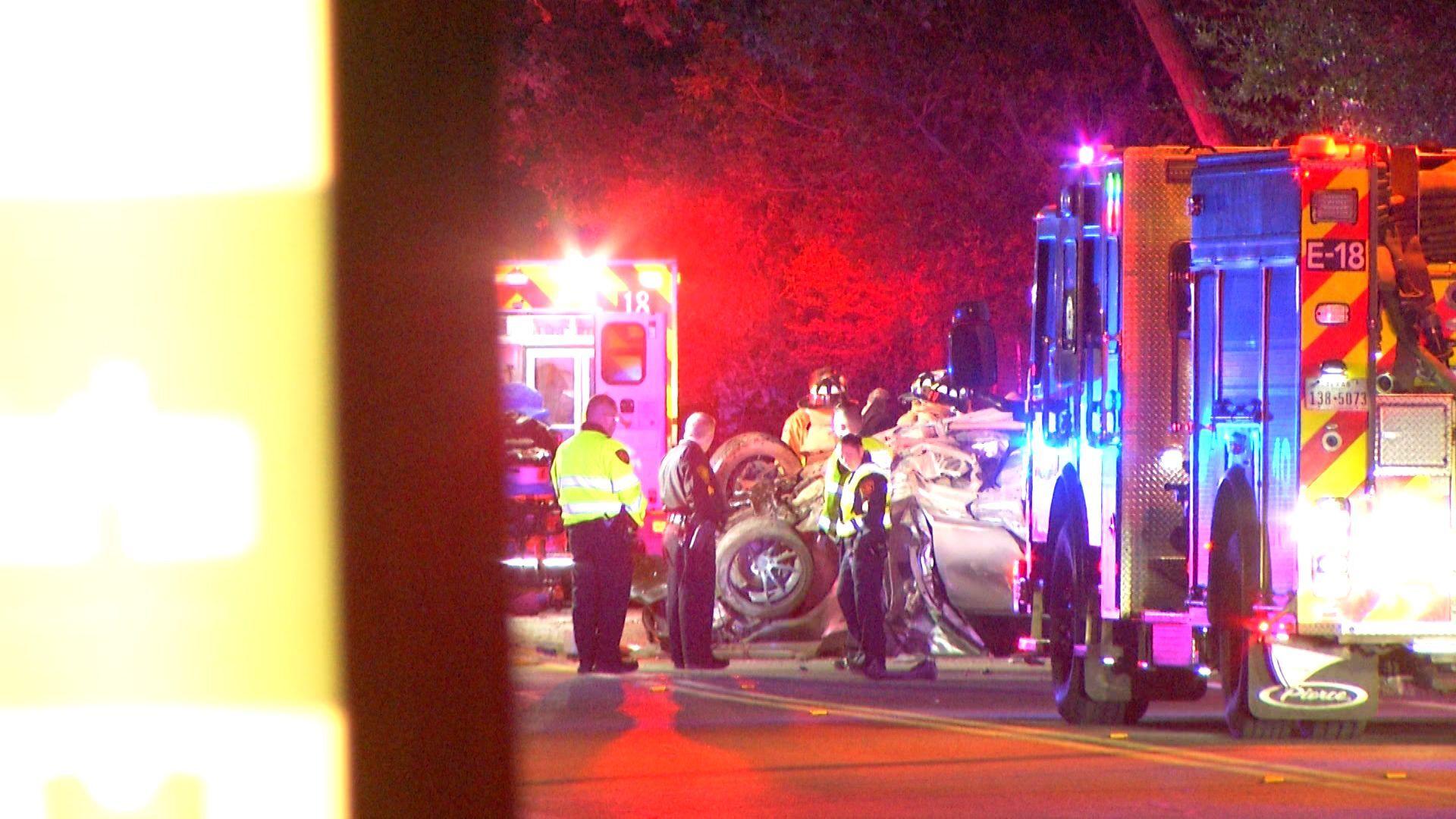 SAPD: Man speeding dies after crashing into pole on East Side