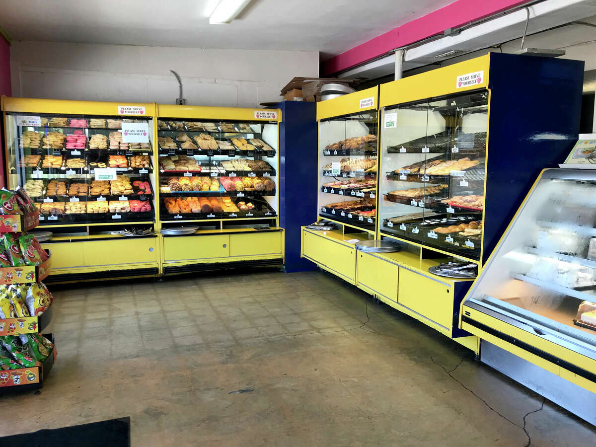 El Folklor Bakery está ubicado en 5663 Randolph Blvd.