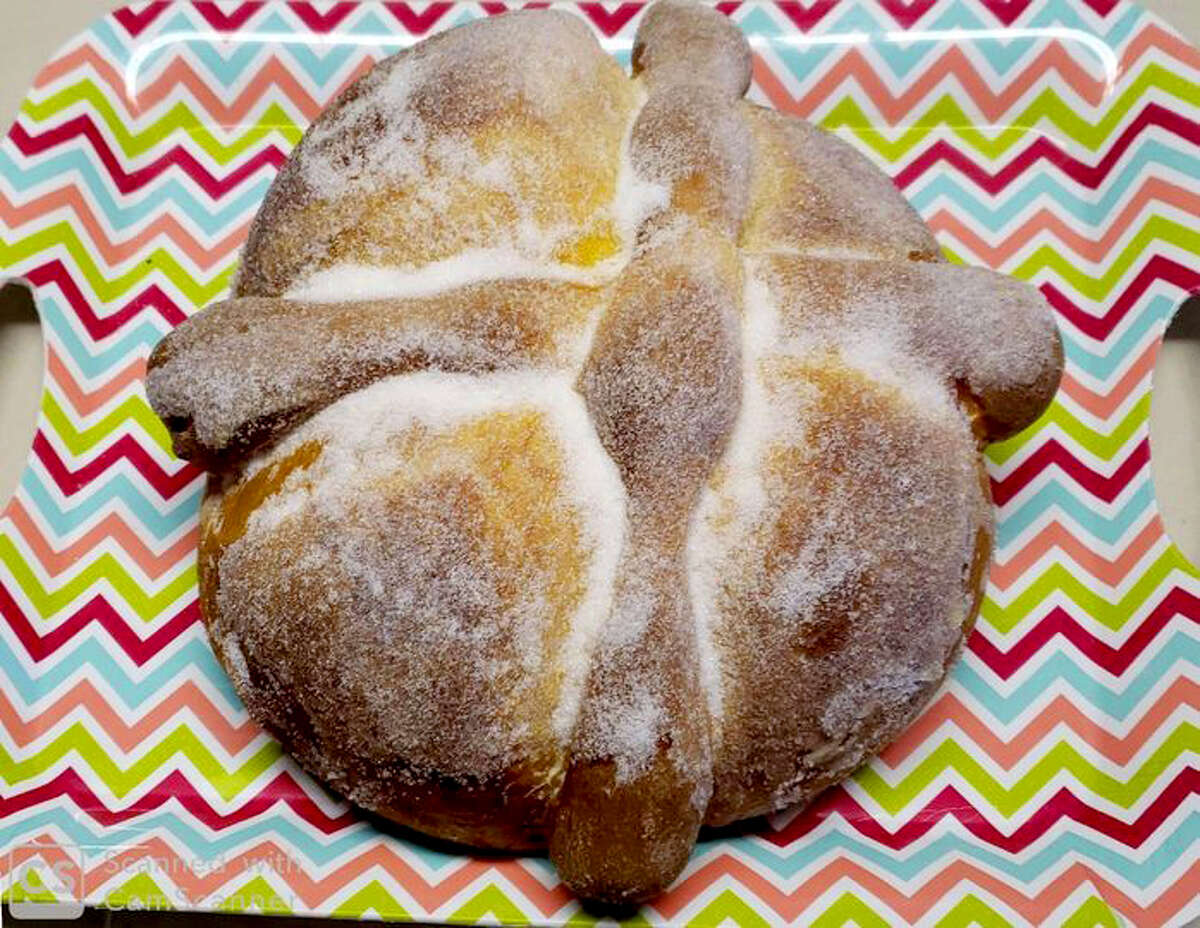 Where you can find pan de muerto for Día de los Muertos