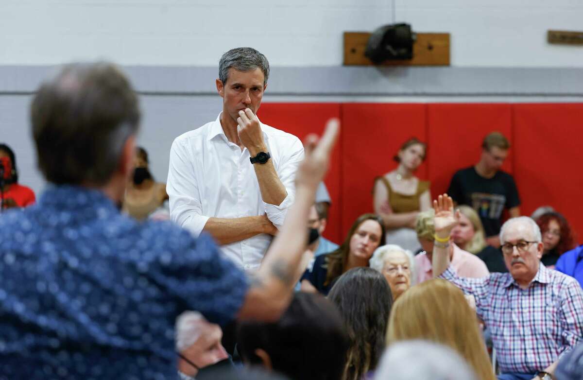 Woodrow Wilson High School teacher Anthony Pace, left, questions Democratic gubernatorial candidate Beto O'Rourke during a town hall on Uvalde and guns on Wednesday, June 1, 2022 at Thurgood Marshall Recreation Center in Dallas.