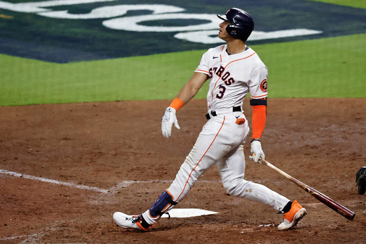 Watch Astros continue to come up with clutch home runs in Game 1