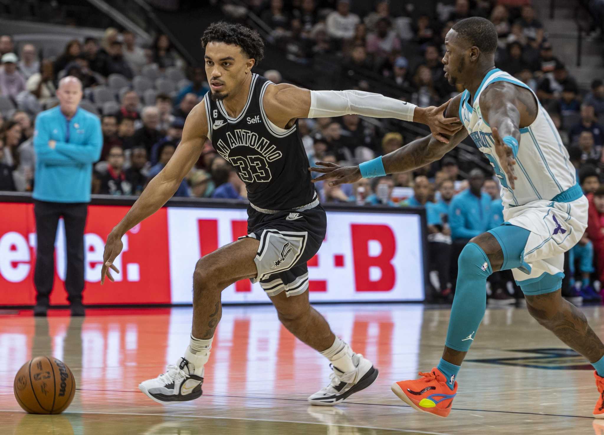 Spurs vs. How to watch the game, notable stats, player news