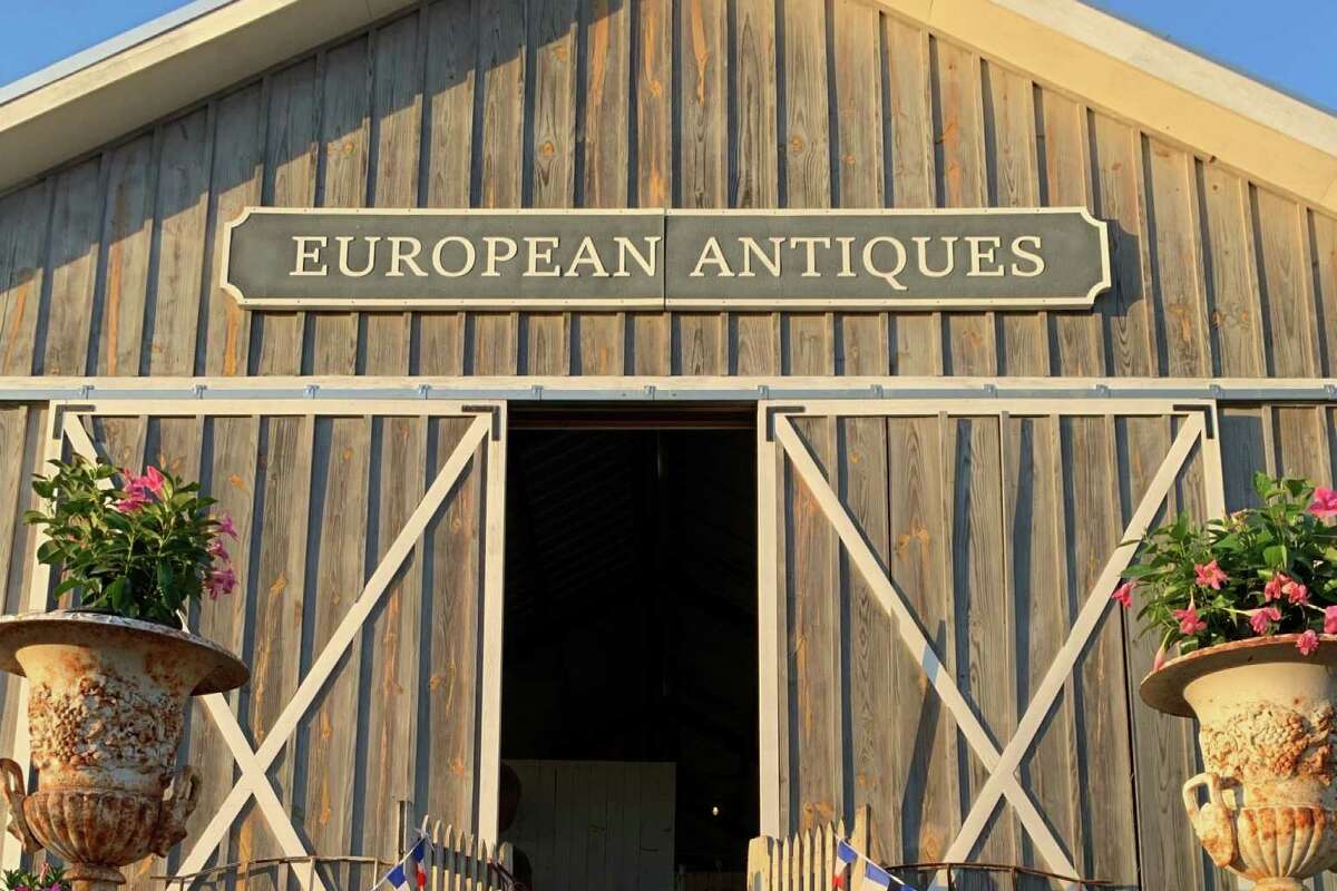 A smaller venue, Bader Ranch, has plenty of European antiques as well as midcentury modern furnishings and home goods.