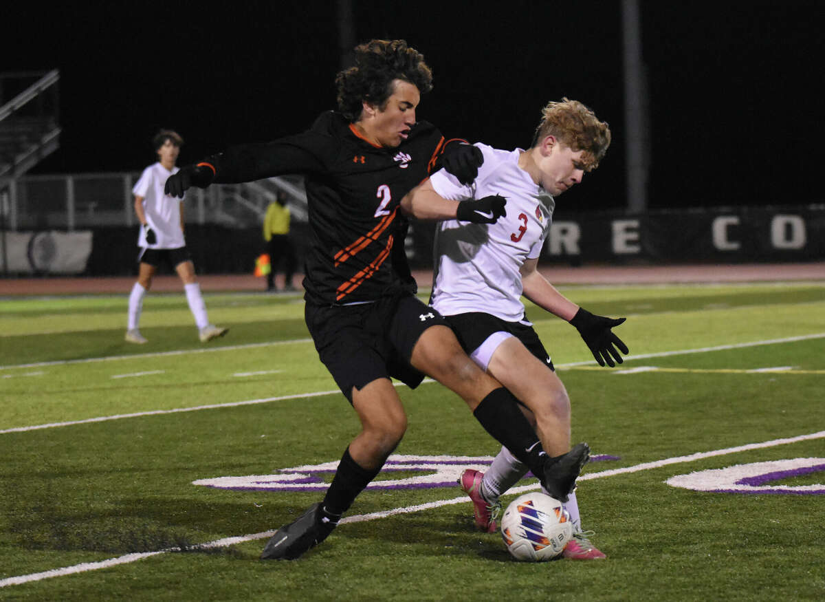 Edwardsville routs Alton in regional semifinals