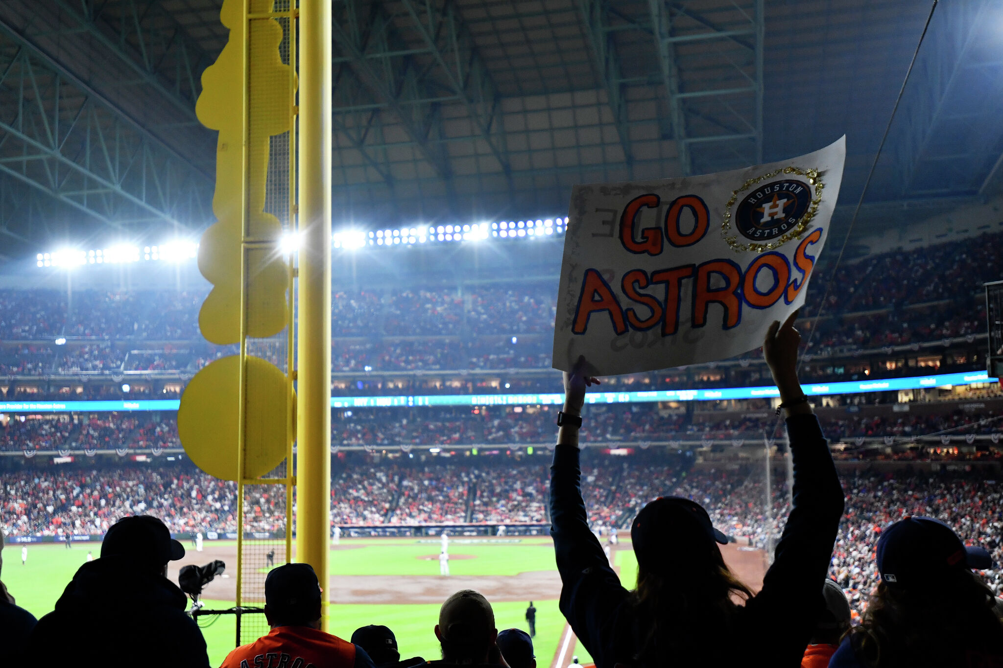 Astros fans, here's what to expect at Game 2 of the ALCS