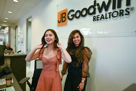 Nikki Nelson, left, and Riccarda Alfaro are part of the JB Goodwin Realtors team. The are shown at the San Antonio office on Thursday, Oct. 7, 2022.