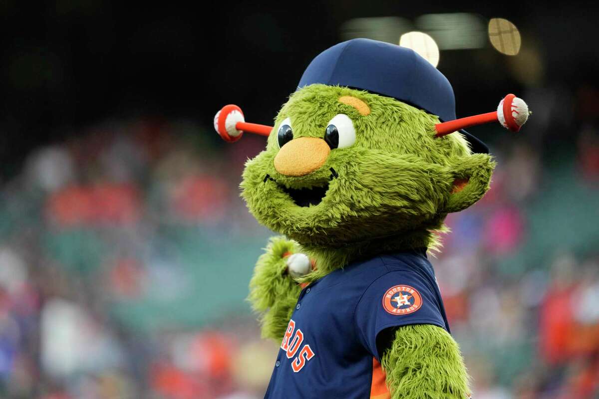 Astros mascot Orbit has fun with fans on All-Star Game red carpet