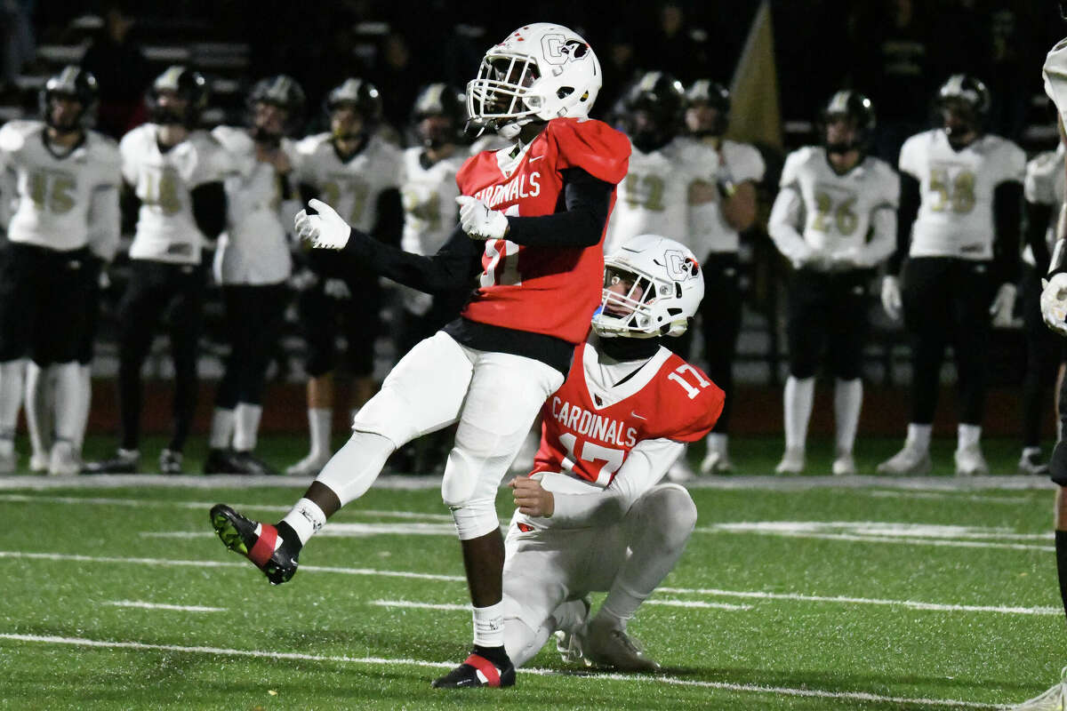 Greenwich receivers step up in CIAC football win over Trumbull(01)