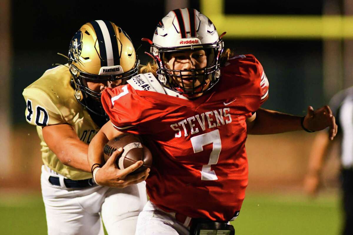 Stevens’ KK Brashears moves the ball down the field during the first quarter of Friday’s district game against O’Connor at Gustafson Stadium.