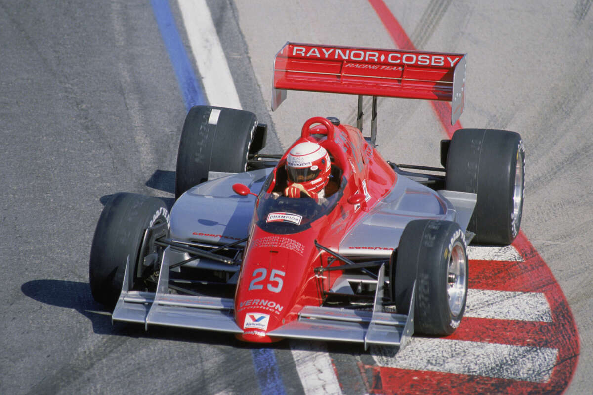 LONG BEACH, CA - JANUARI 1: Willy T. Ribbs dari Amerika Serikat mengendarai mobilnya di trek selama Grand Prix Long Beach di Long Beach, California pada 1 Januari 1990. (Foto oleh: Ken Levine/Getty Images)