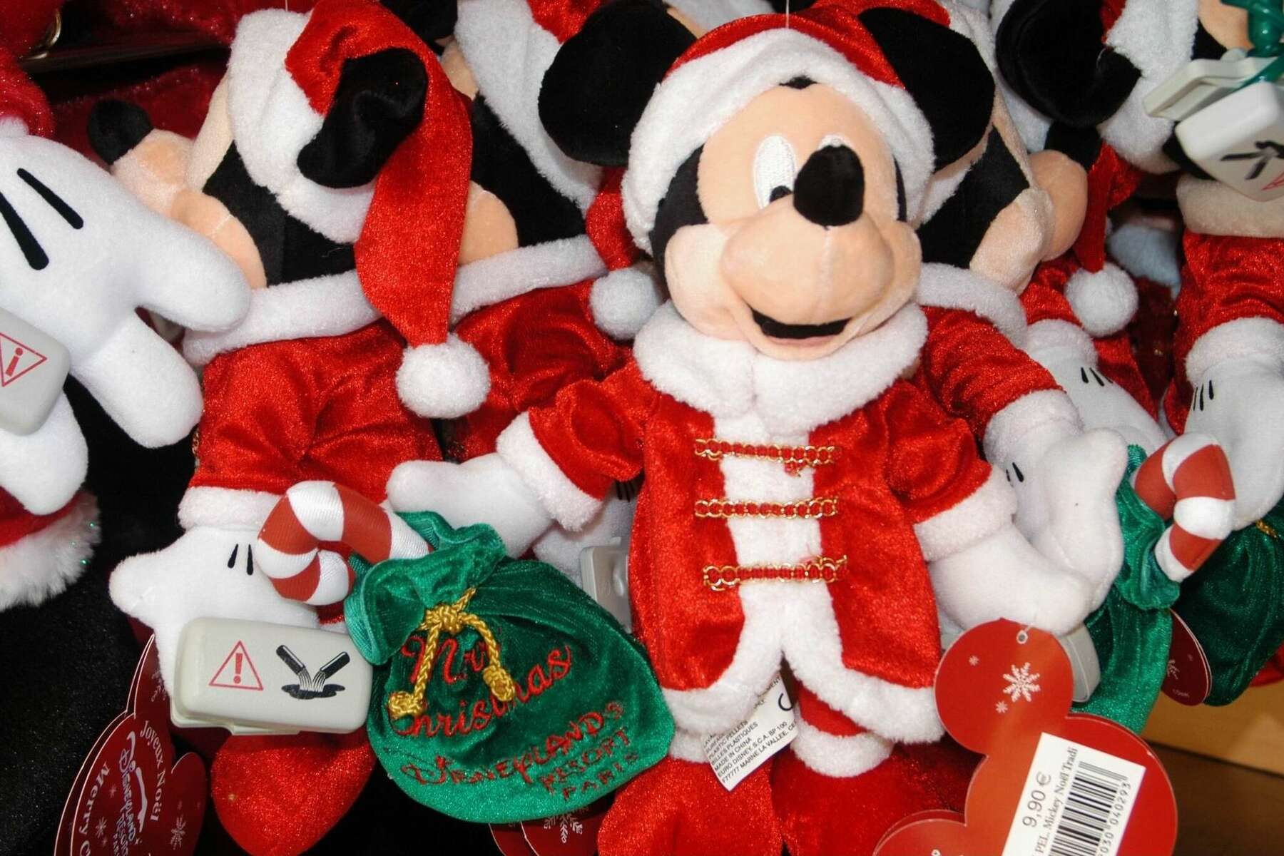 Mickey Saves Christmas Continues a Beloved Holiday Special