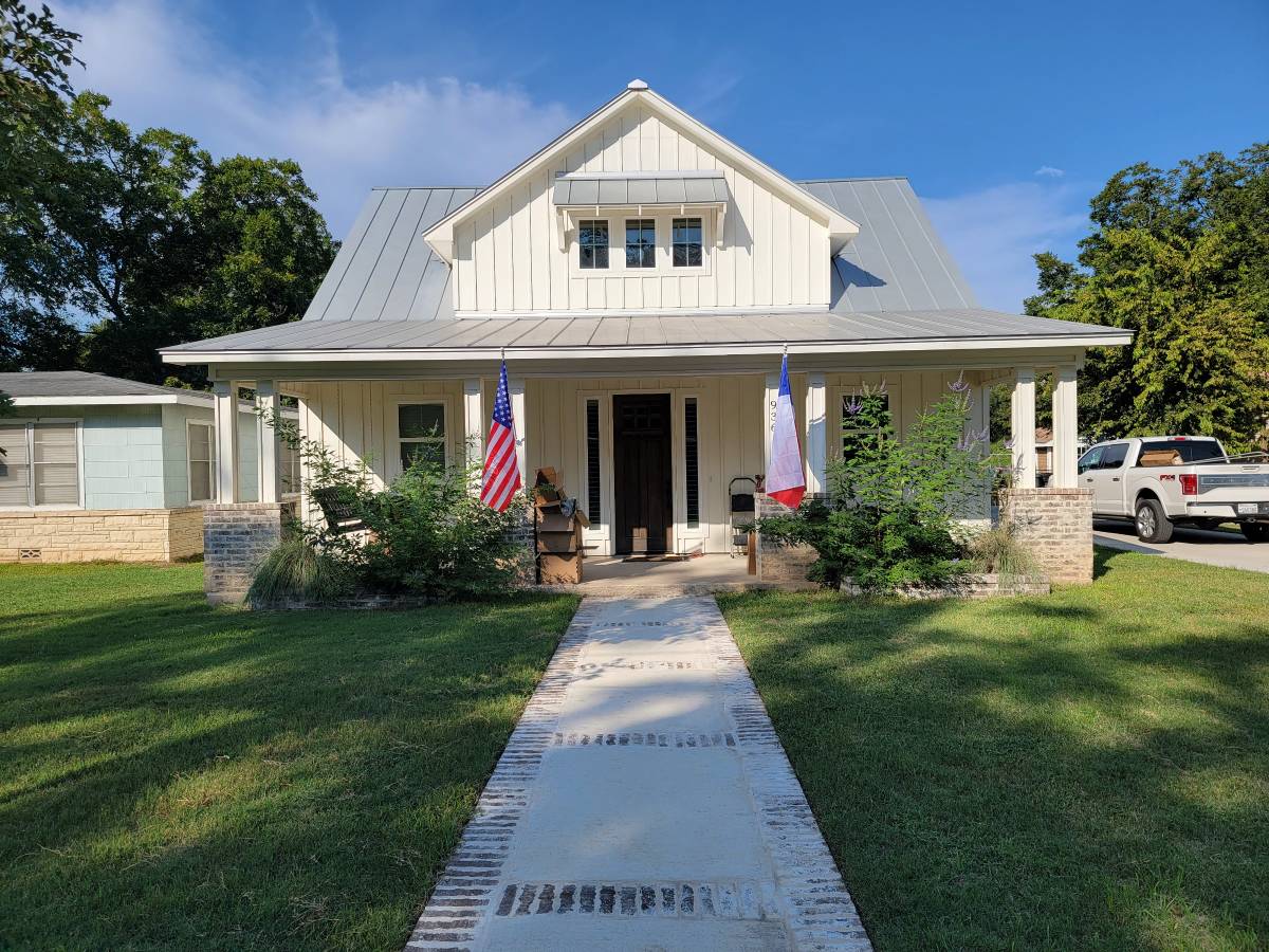 Guess the rent of a modern farmhouse-style home in New Braunfels