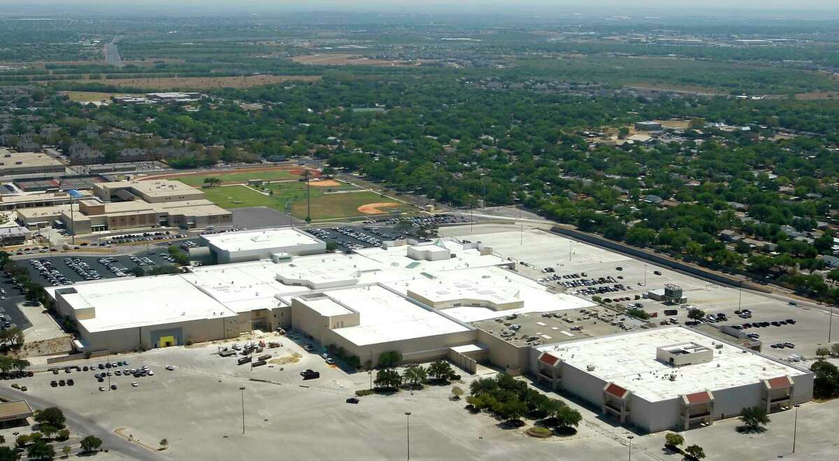Next year, Rackspace will move from its headquarters in Windcrest, where it has about 1.2 million square feet of space, to 75,000 to 90,000 square feet at RidgeWood Plaza II, a four-story, 121,000-square-foot office building north of Loop 1604 along U.S. 281.