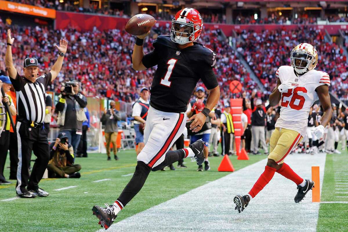 Falcons quarterback Marcus Mariota (1) had a near-perfect game against an injury-depleted 49ers defense in Week 6.