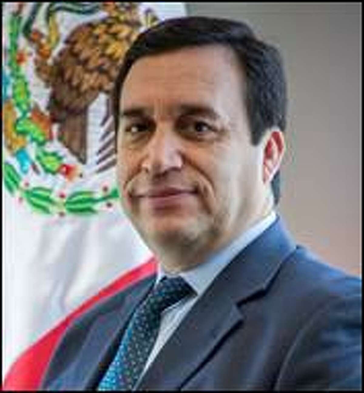 Cónsul Adscrito Martín Alcalá Salgado.