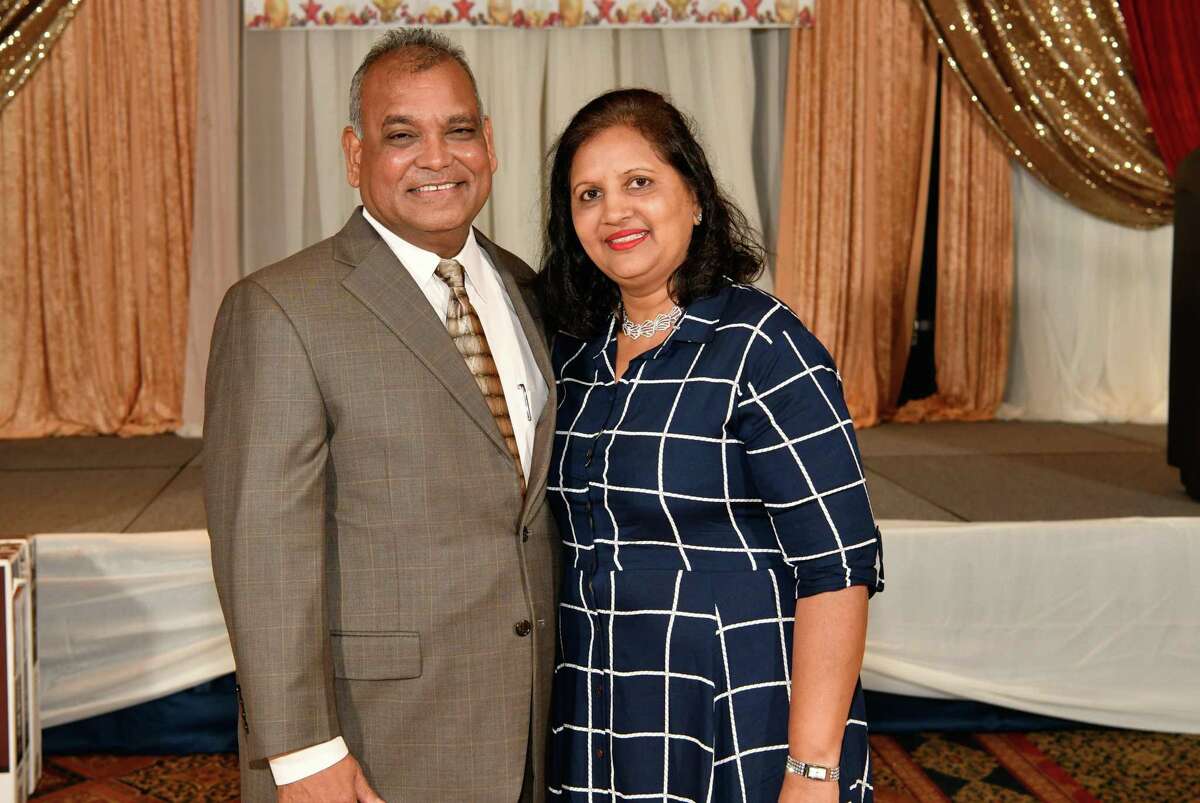 Prominent entrepreneur and University of Houston alumnus Brij Agrawal and his wife Sunita have pledged $1 million to fund manufacturing laboratory equipment at the UH College of Technology building in Sugar Land.