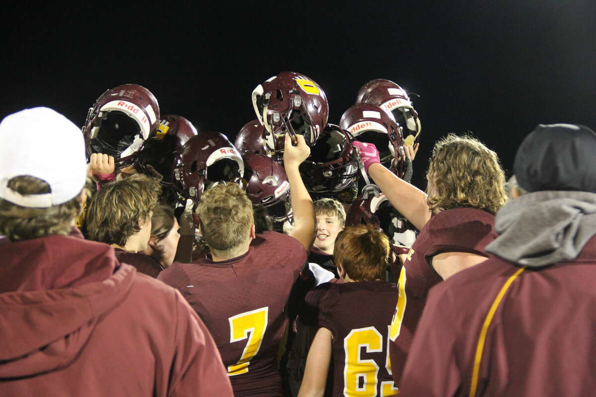 Playoff victory, district final match highlight Deckerville fall