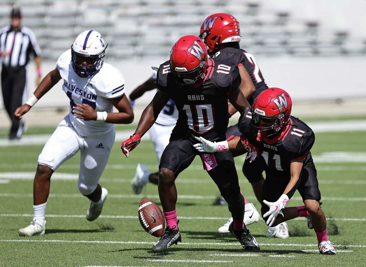 HS football: Galveston Ball remains undefeated with rout of Waltrip