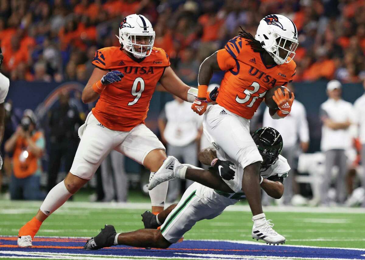 UTSA running back Kevorian Barnes (31) carries the ball during the NCAA Conference USA football game against North Texas Saturday, Oct. 22, 2022, at the Alamodome in San Antonio, Texas.