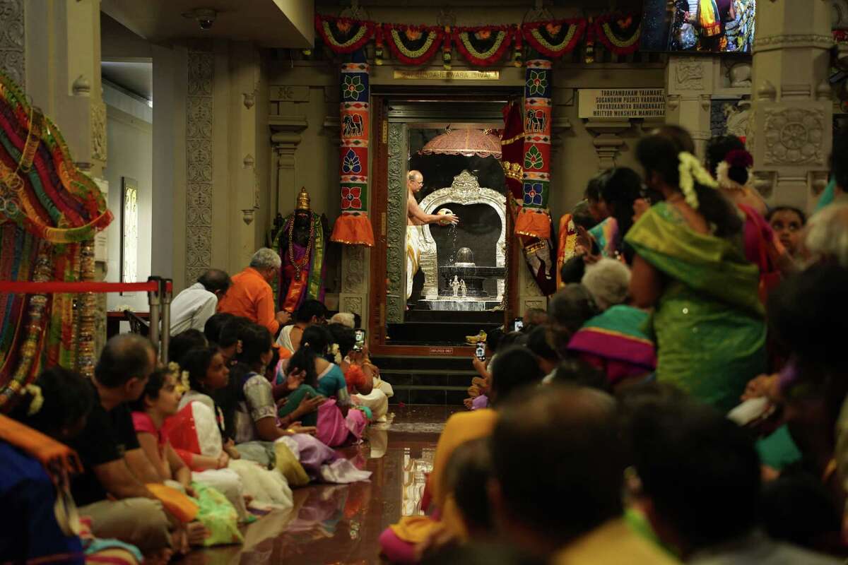 Sri Meenakshi Temple In Pearland Hosts Diwali Celebration