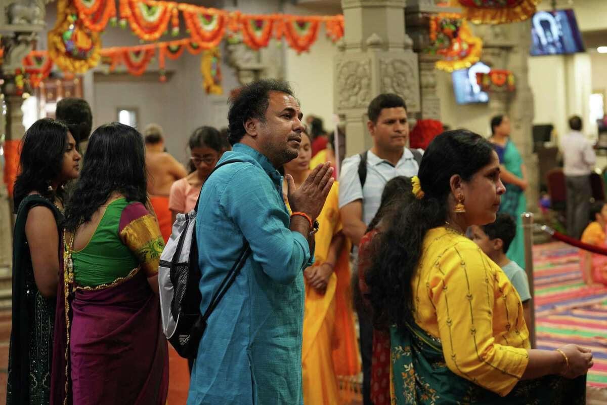 Sri Meenakshi Temple In Pearland Hosts Diwali Celebration