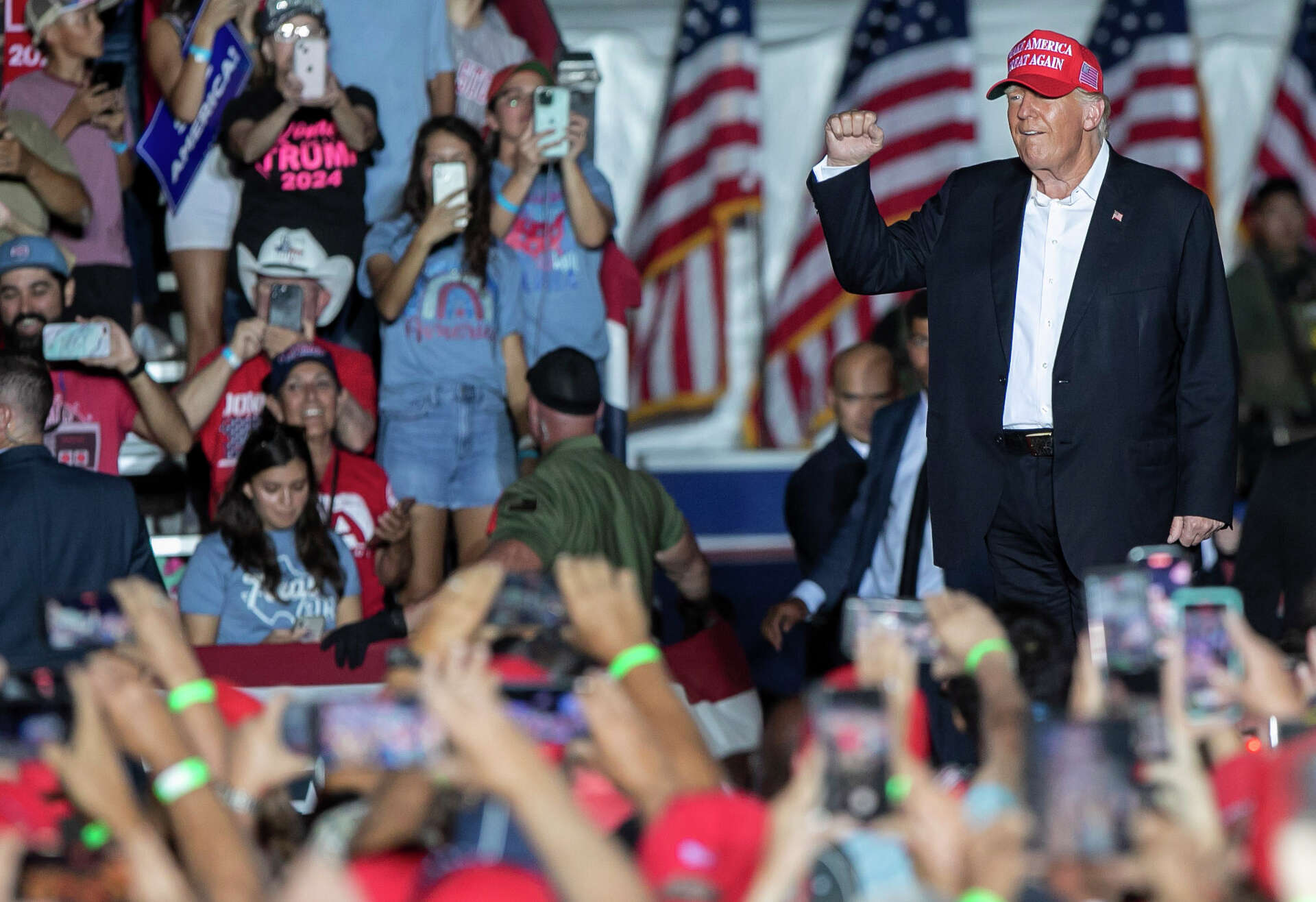Trump Texas rally: Trump takes jabs at Beto, teases 2024 run