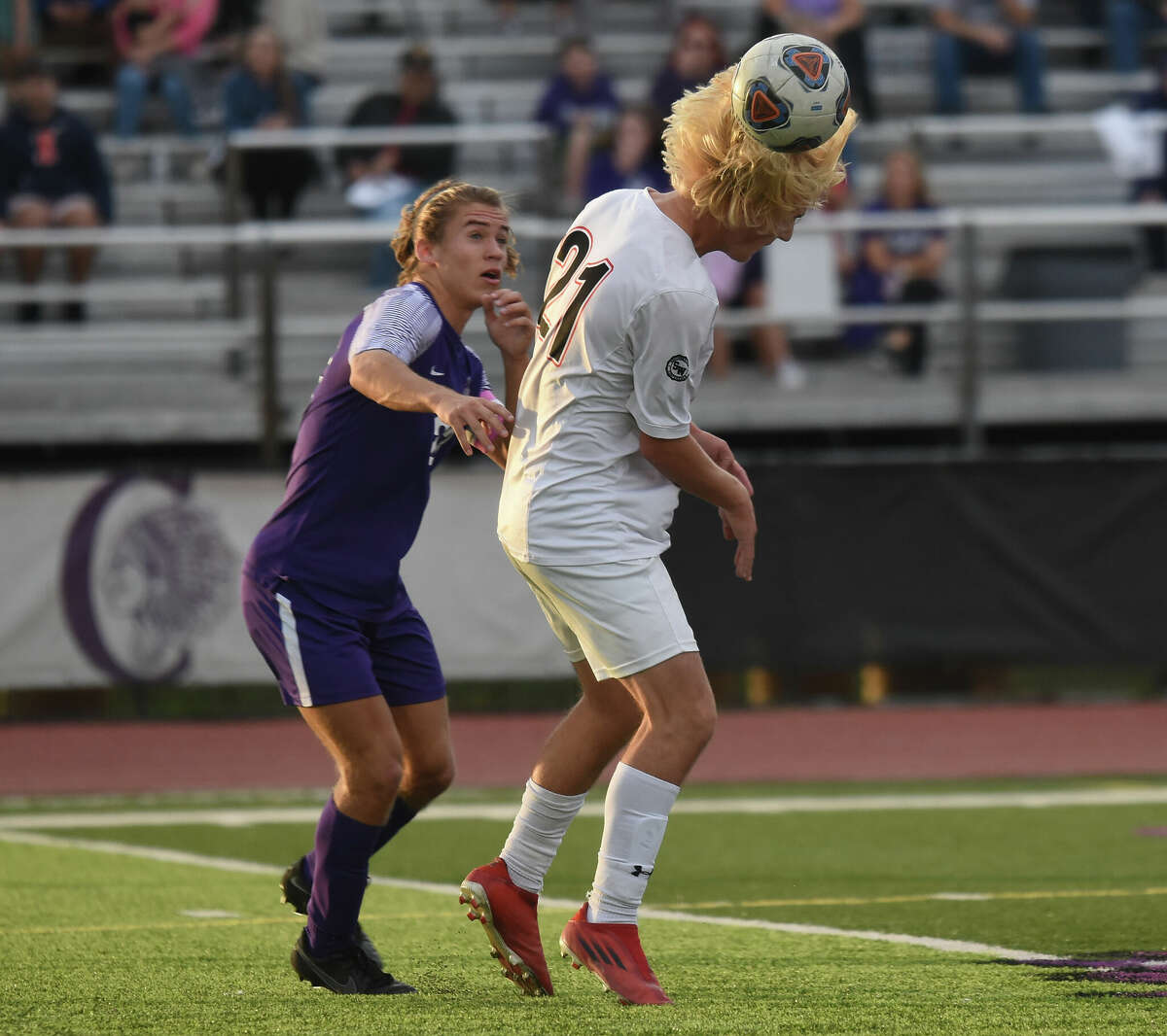 Edwardsville beats topseeded Collinsville to win Class 3A regional