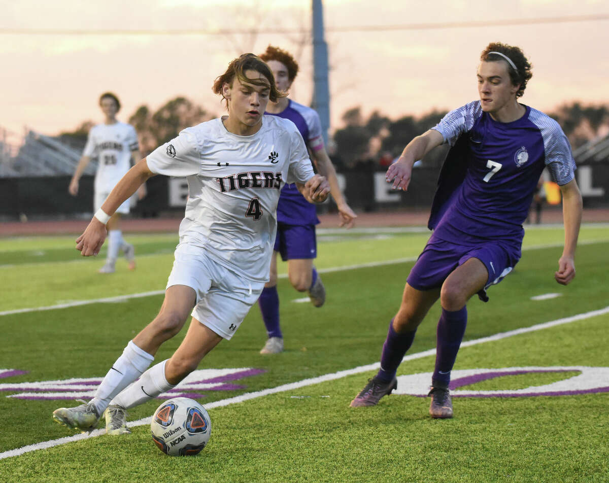 Edwardsville beats top-seeded Collinsville to win Class 3A regional ...