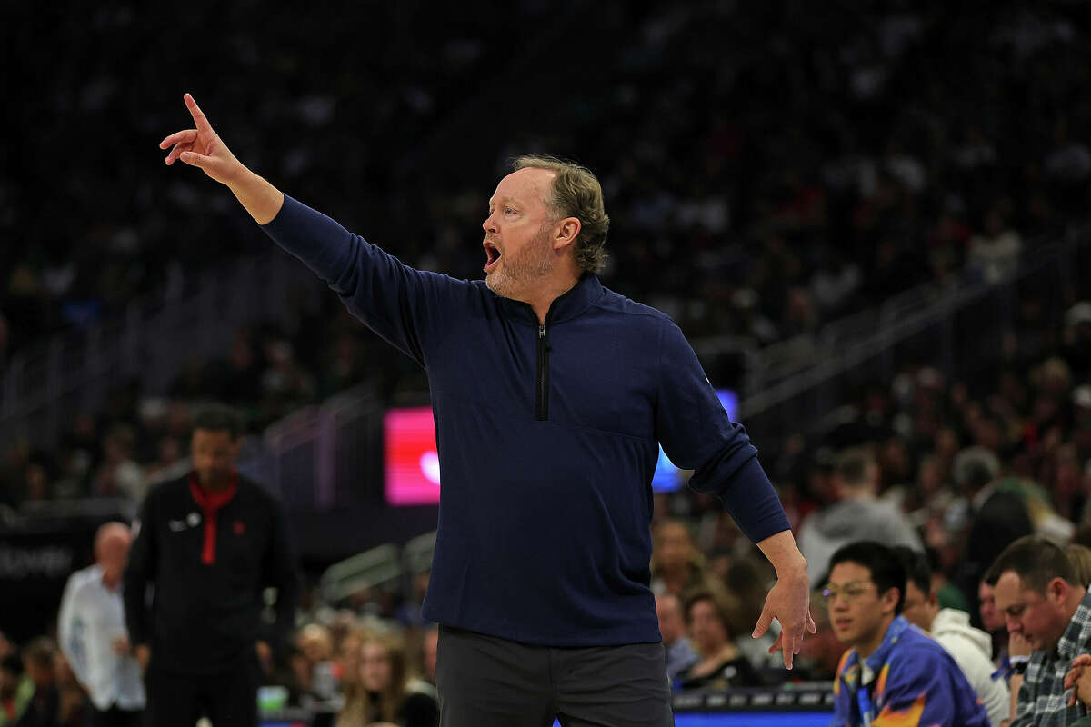 MILWAUKEE, WISCONSIN - OCTOBER 22: Head coach Mike Budenholzer of the Milwaukee Bucks calls out to his team during the first half of a game against the Houston Rockets at Fiserv Forum on October 22, 2022 in Milwaukee, Wisconsin. NOTE TO USER: User expressly acknowledges and agrees that, by downloading and or using this photograph, User is consenting to the terms and conditions of the Getty Images License Agreement. (Photo by Stacy Revere/Getty Images)