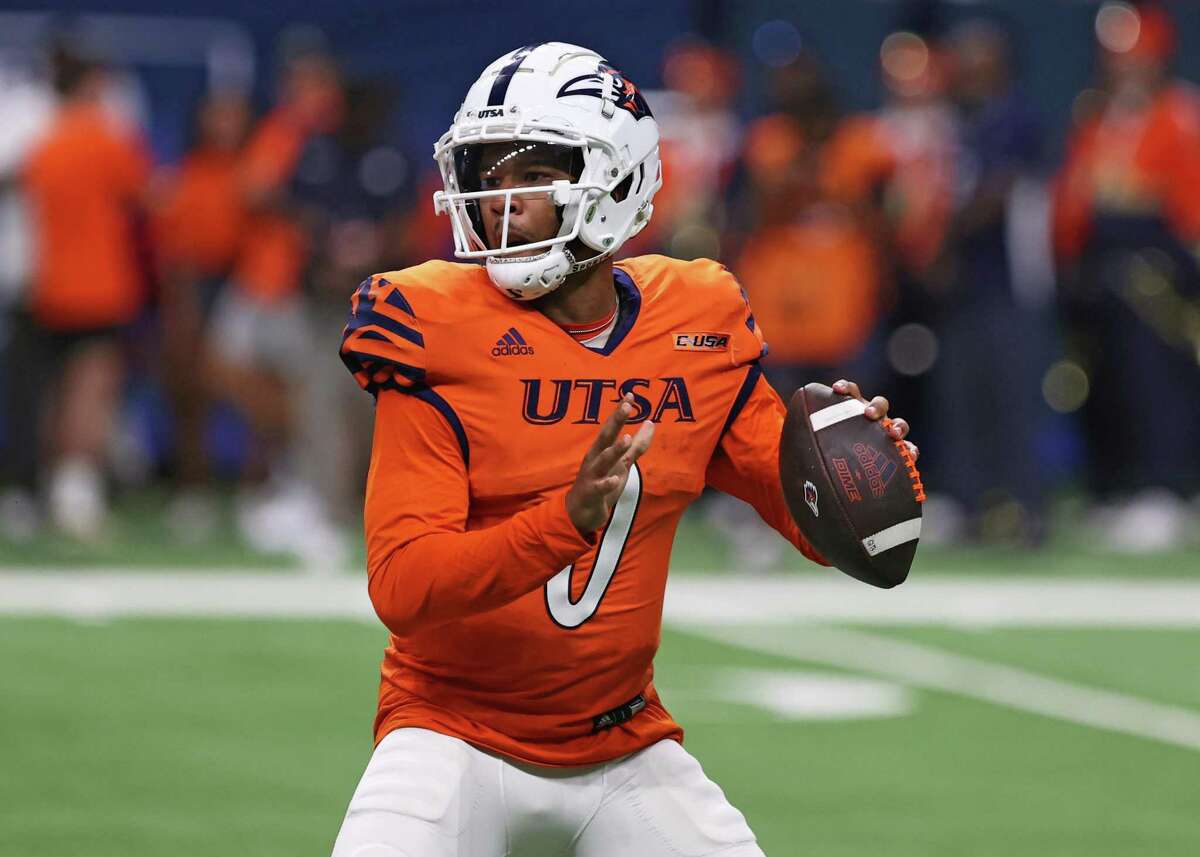UTSA quarterback Frank Harris (0) drops back to pass during the NCAA Conference USA football game against North Texas Saturday, Oct. 22, 2022, at the Alamodome in San Antonio, Texas.