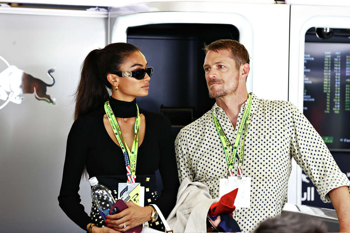 AUSTIN, TEXAS - OCTOBER 24: Joel Kinnaman watches from the Red Bull Racing garage during the United States F1 Grand Prix at Circuit of the Americas on October 24, 2021 in Austin, Texas.  (Photo by Mark Thompson/Getty Images)