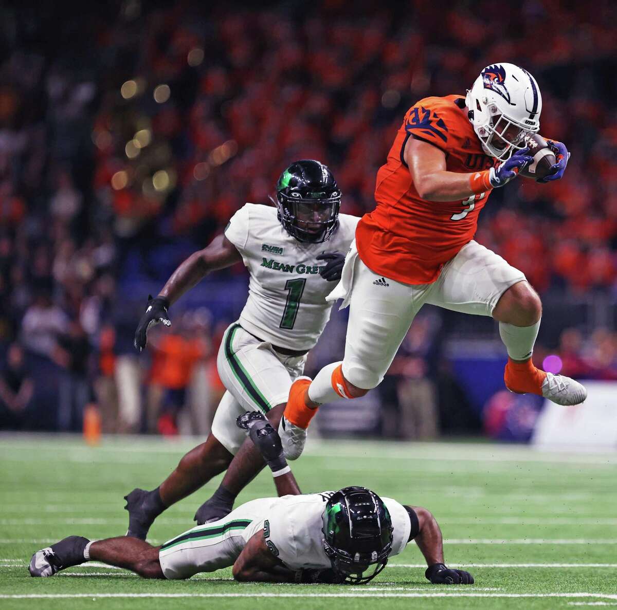 North Texas Upsets #22 UTSA 45-23, Earns Bowl Eligibility