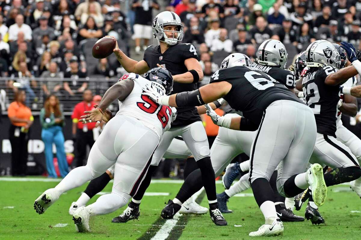 Texans' run defense struggles badly in loss to Raiders