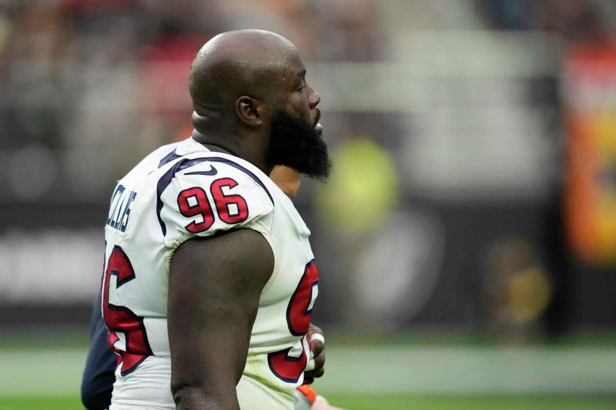 Las Vegas Raiders defensive tackle Maliek Collins (97) puts