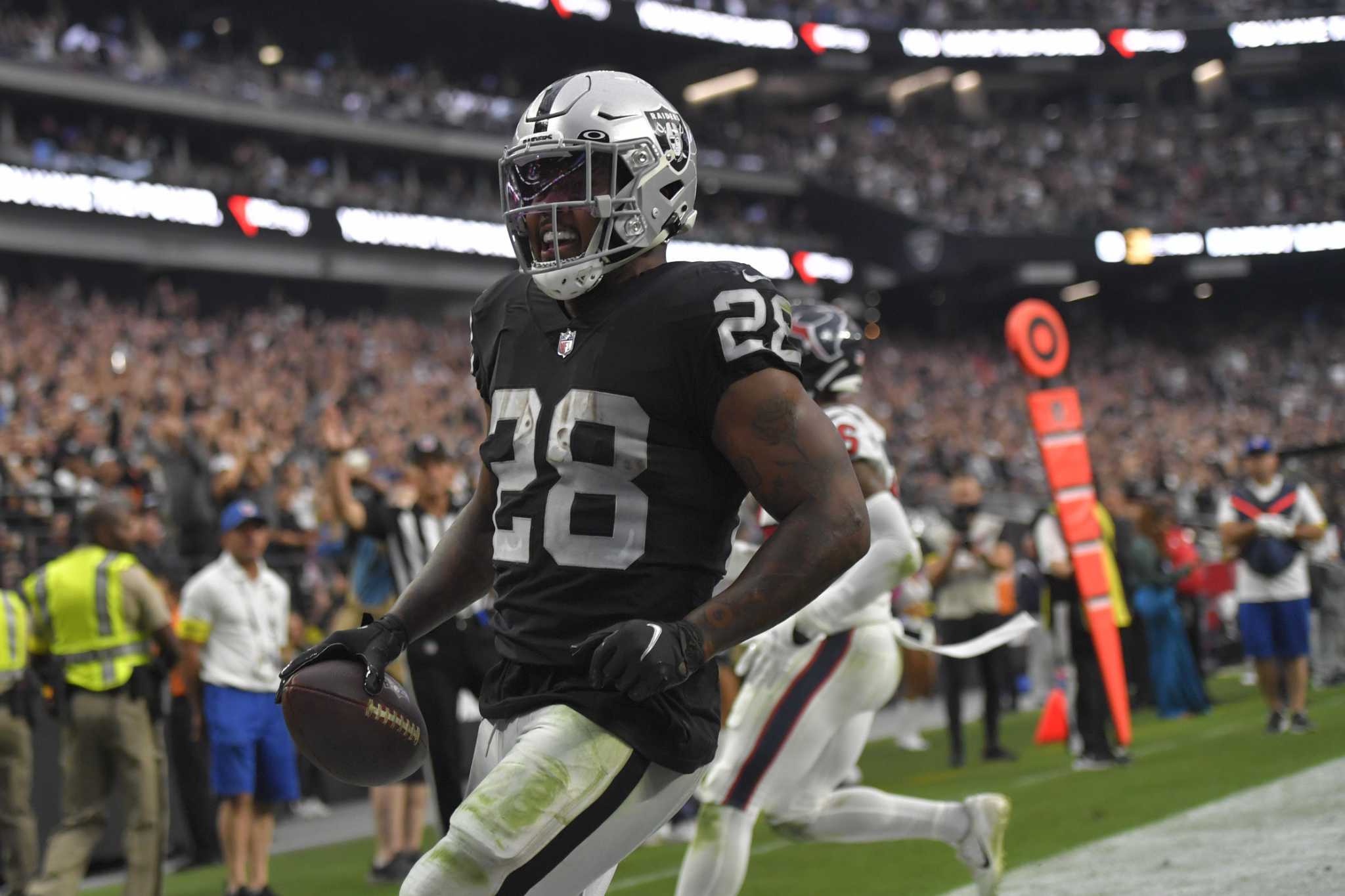 Josh Jacobs rushes for 3 TDs, Raiders beat Texans 38-20