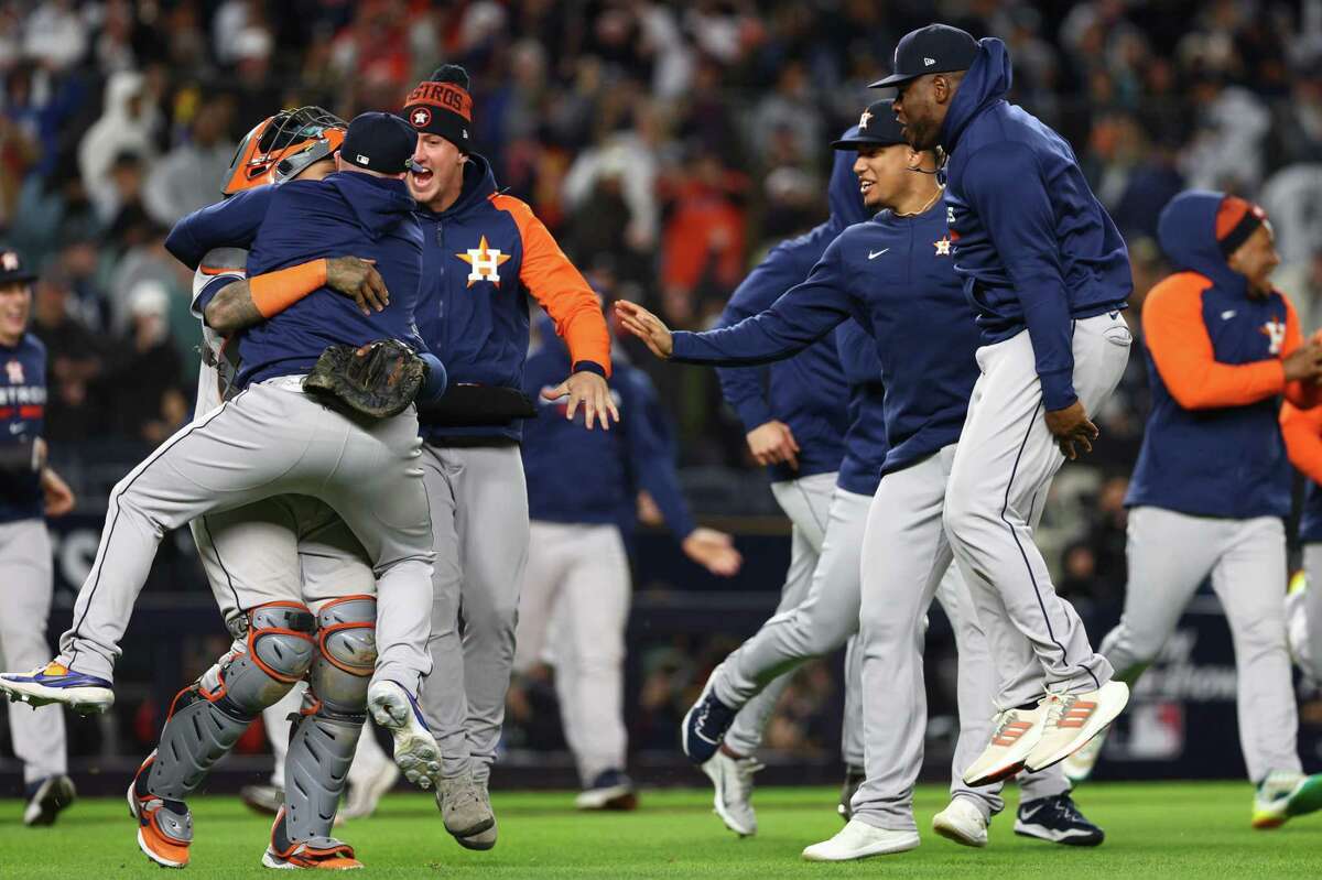 Large crowds line streets, celebrate 2022 Houston Astros World