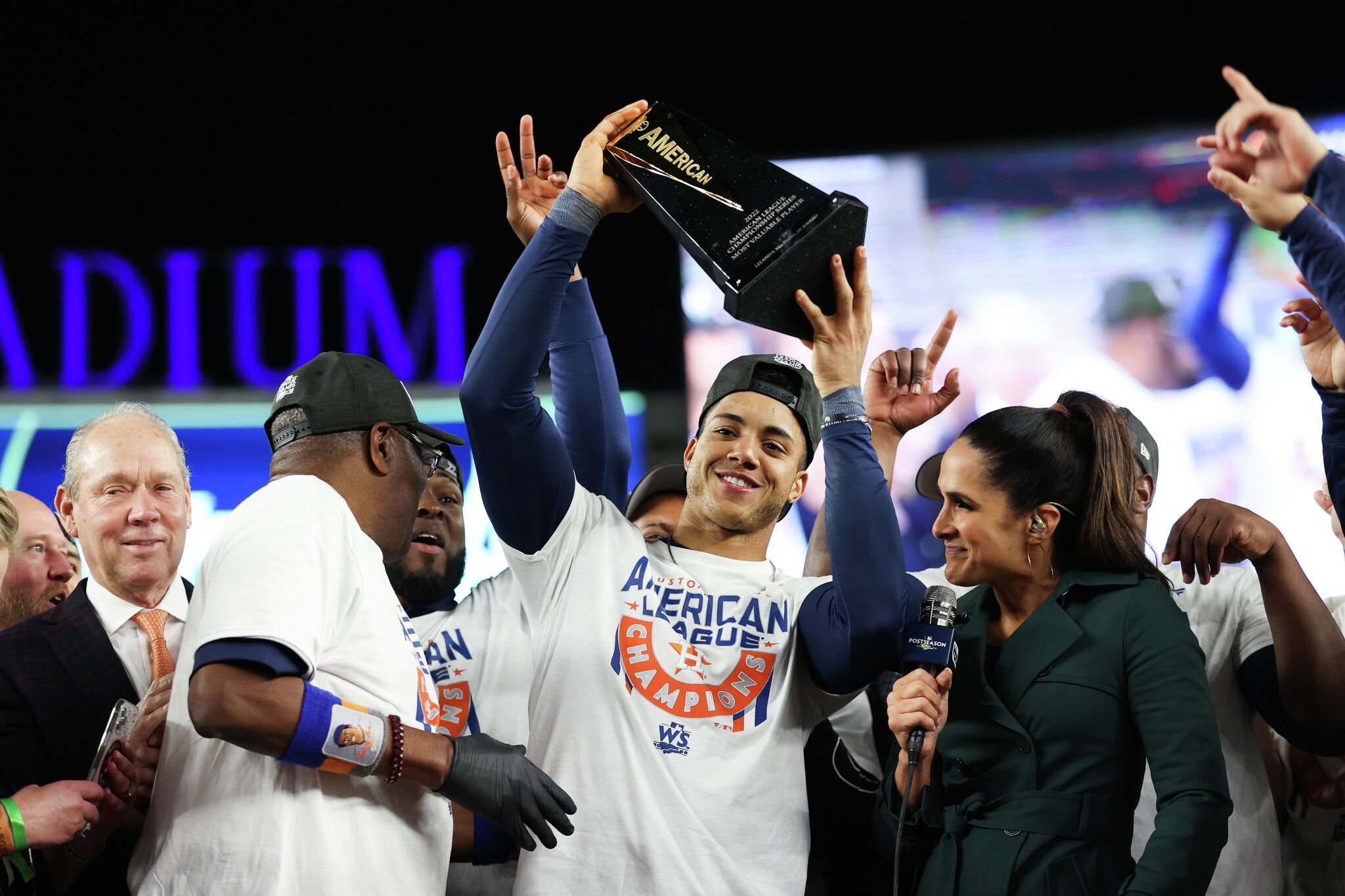 Yordan Alvarez Wins ALCS MVP for Astros - The New York Times