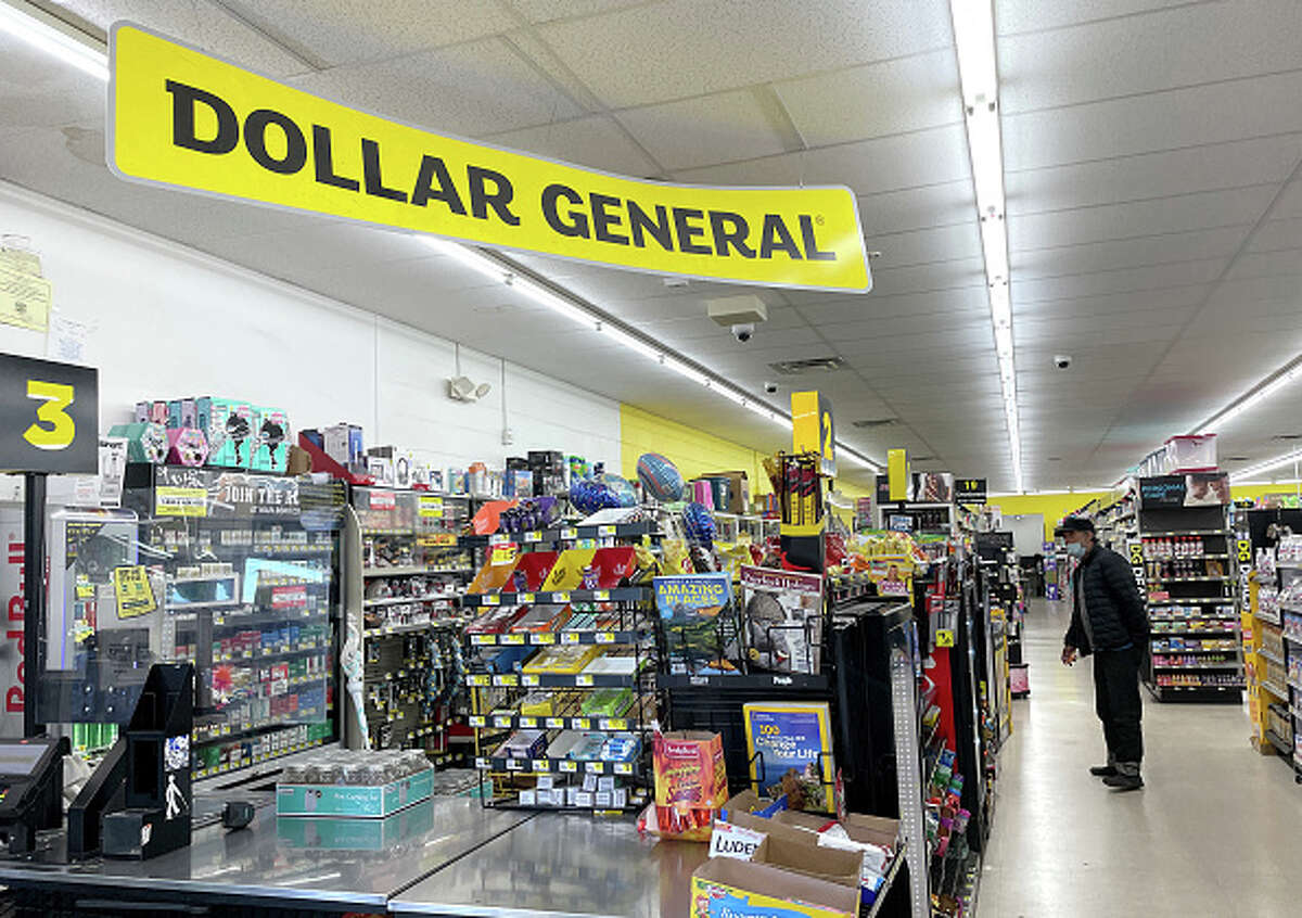 Among requests being considered next week by the Jacksonville Plan Commission are a zoning change and site plan for a new Dollar General store on East Morton Avenue.