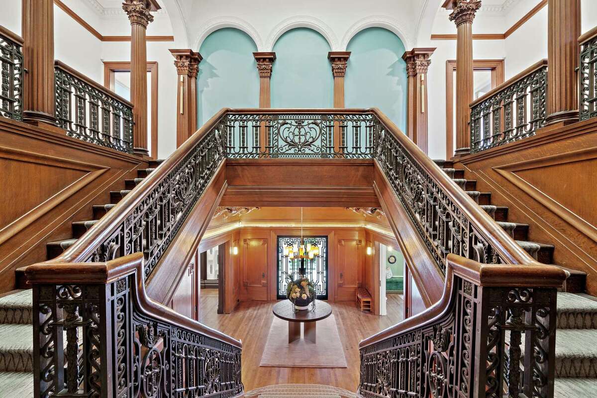 Mansion in SF Bay Area is symbolic of record drop in luxury home sales.  This mansion at 2698 Pacific Ave.  in San Francisco was originally built in the early 1900s by renowned architectural team Newsom & Newsom and remodeled as part of the 2017 San Francisco Decorator Showcase.