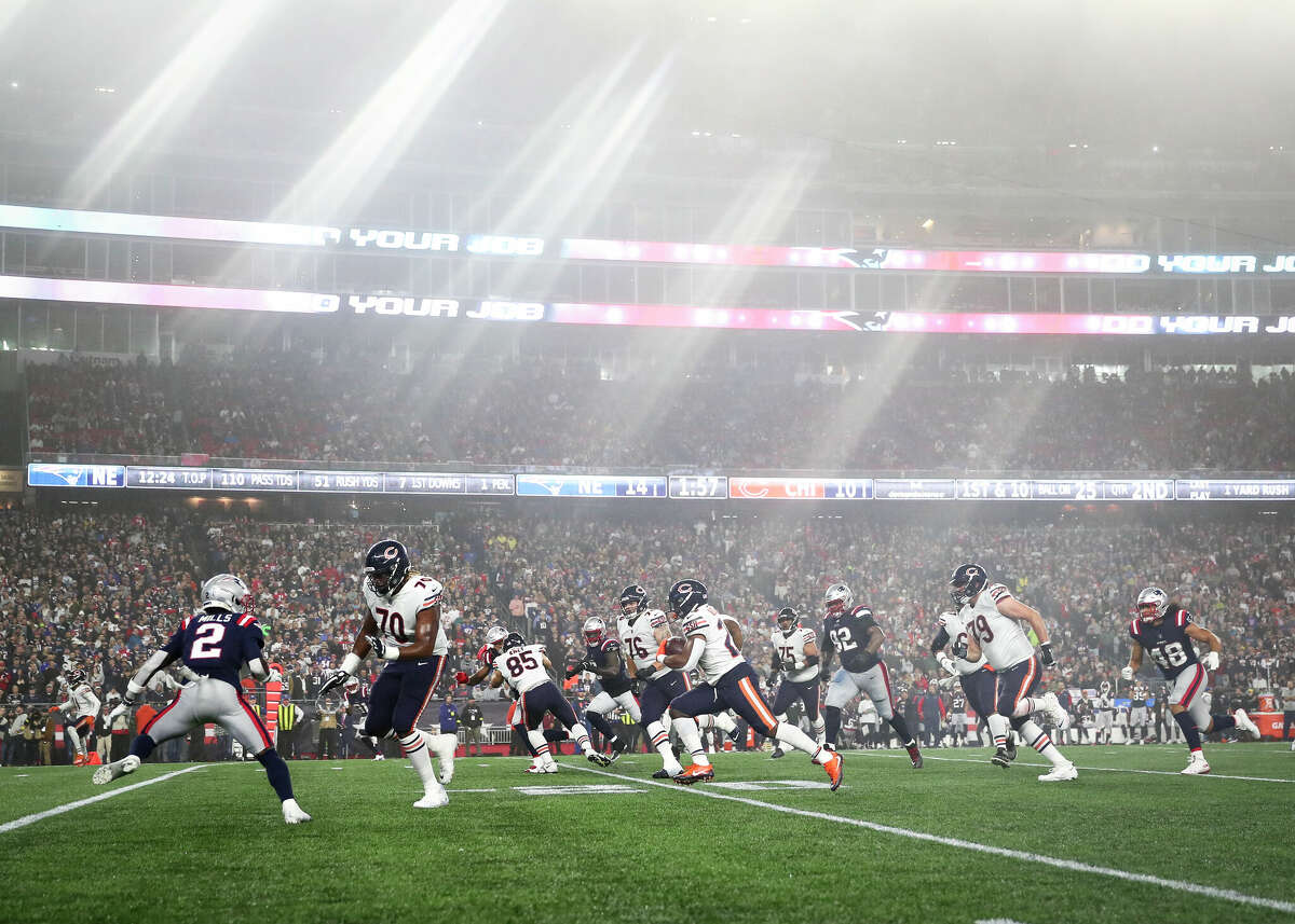 NE Patriots honor Bristol police officers with moment of silence