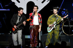 Jonas Brothers to perform at Dallas Cowboys' Thanksgiving game
