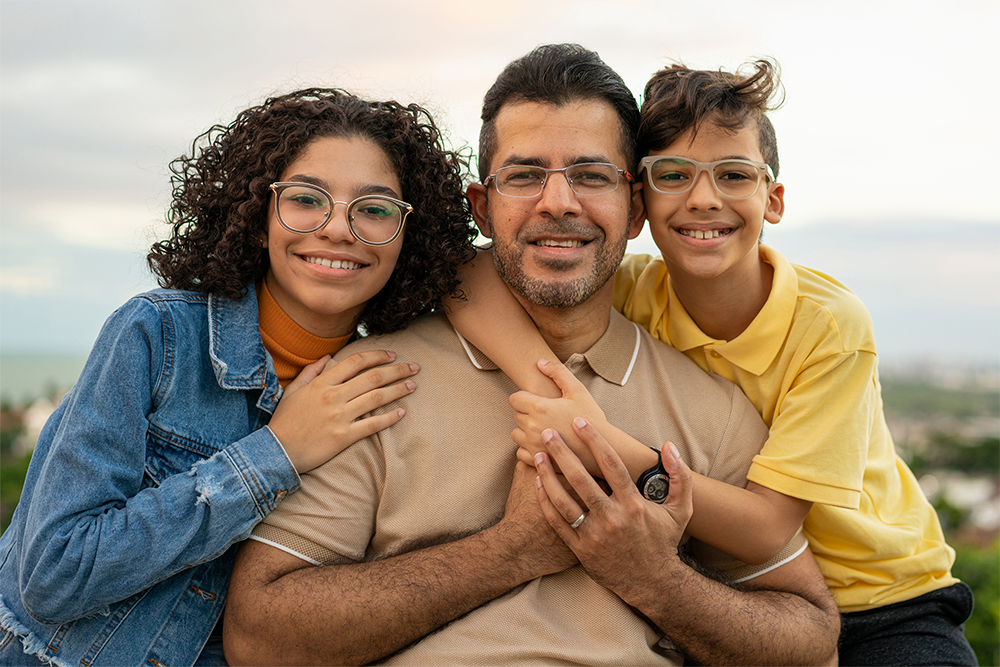 Laredo Eyemart Express honors first responders with discount