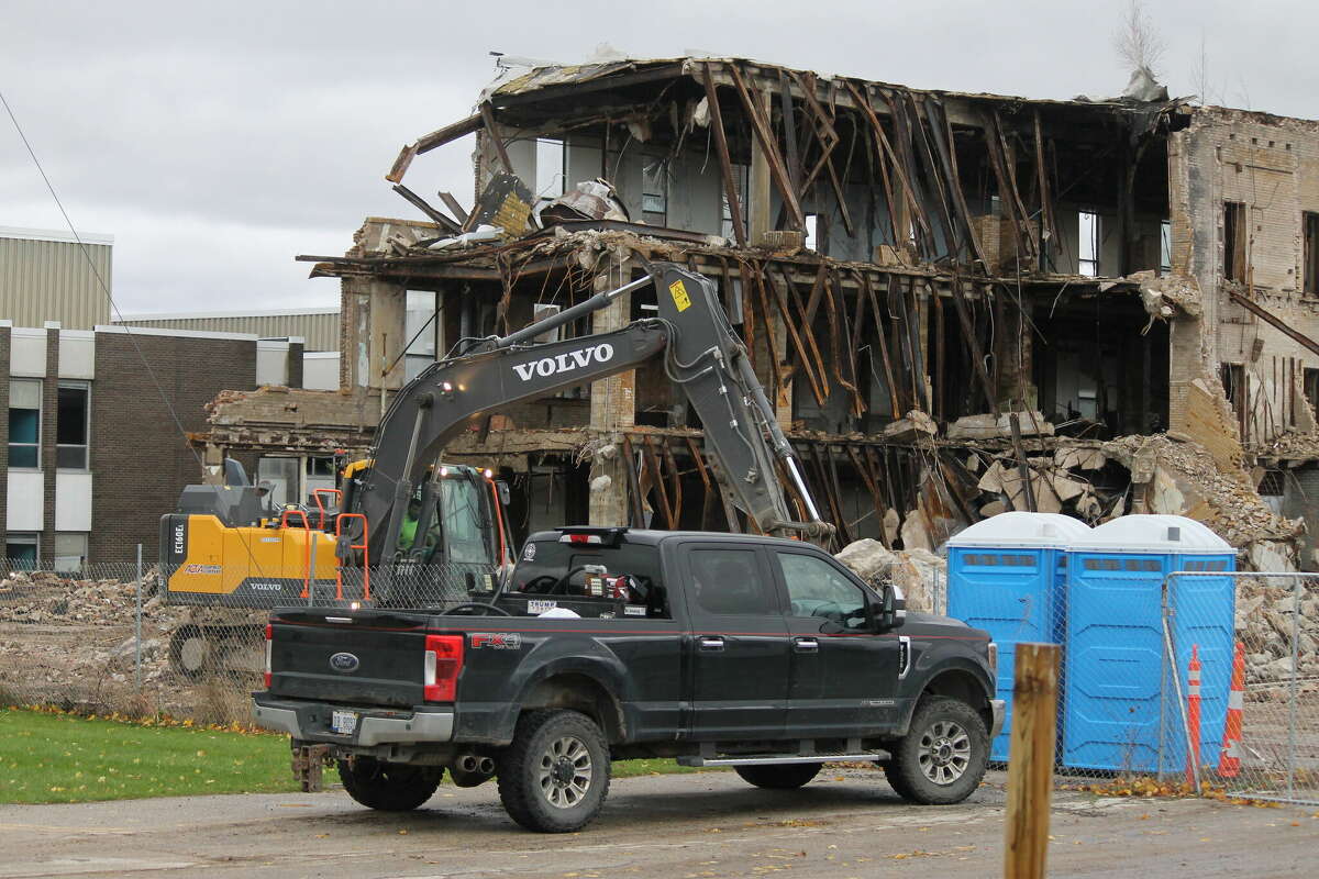 work-continues-on-former-manistee-high-school-building-demolition