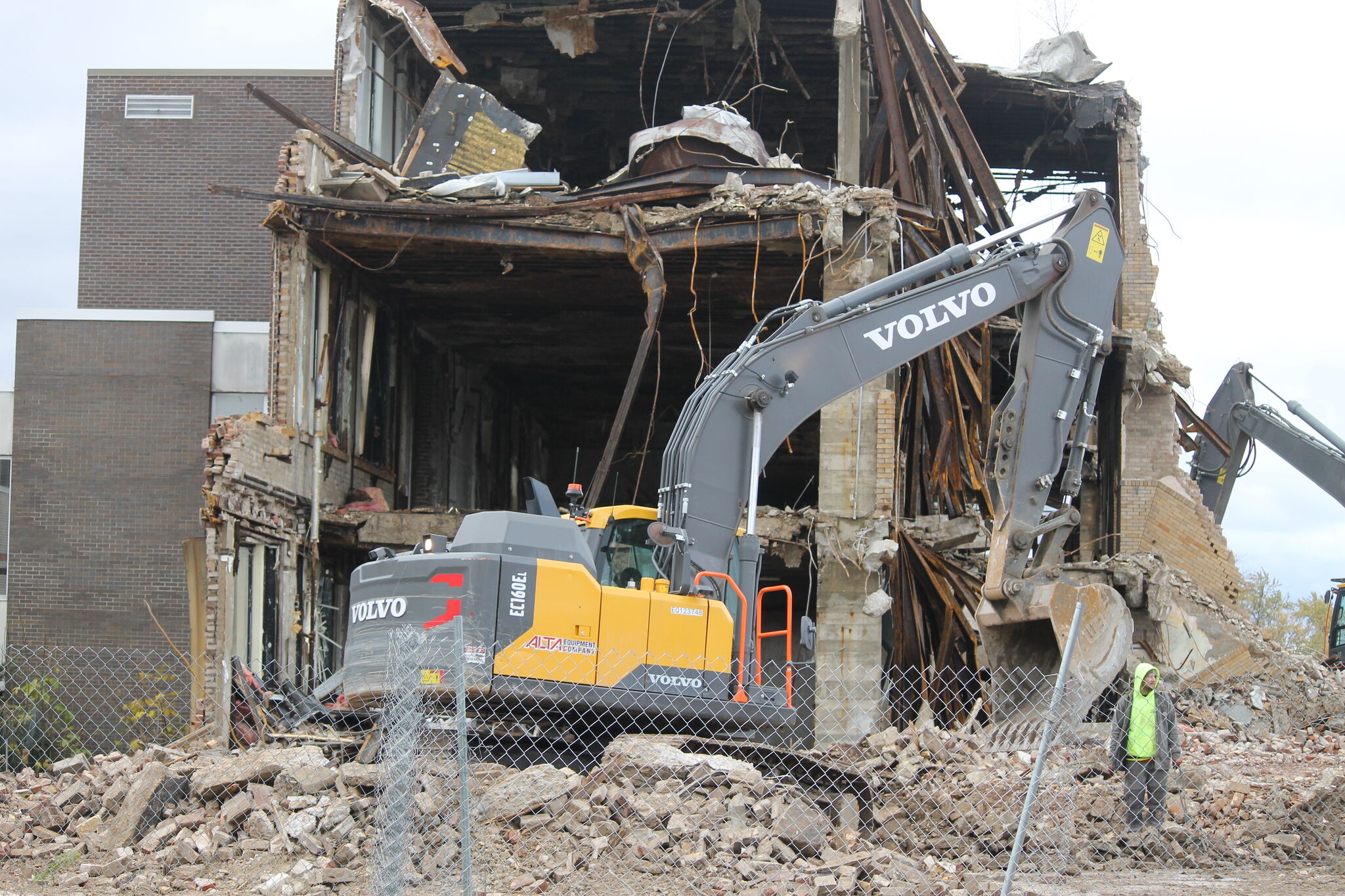 work-continues-on-former-manistee-high-school-building-demolition